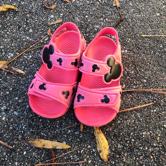 Adidas Mickey Altaswim toddler size 6 Adidas Mickey Altaswim toddler size 6